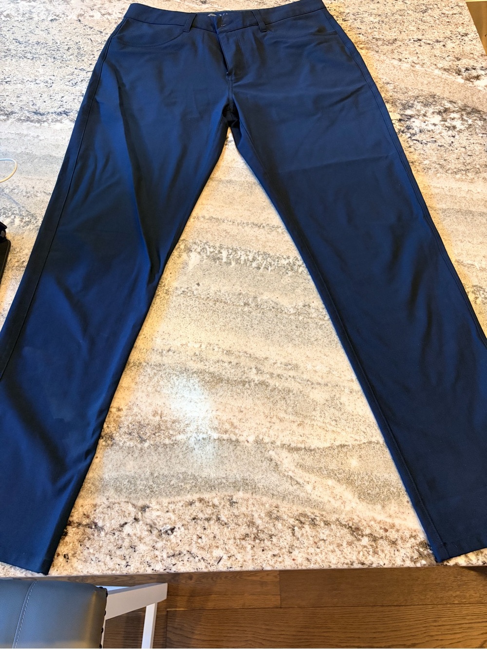 Vuori Navy Straight-Leg Jogger Pants